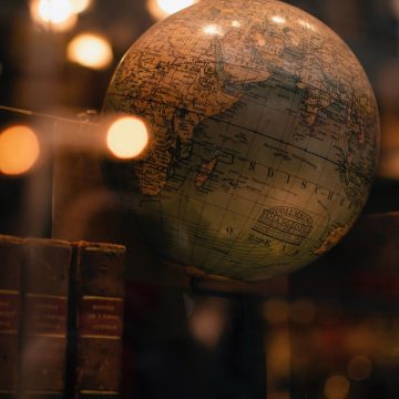 globe and books 5X5